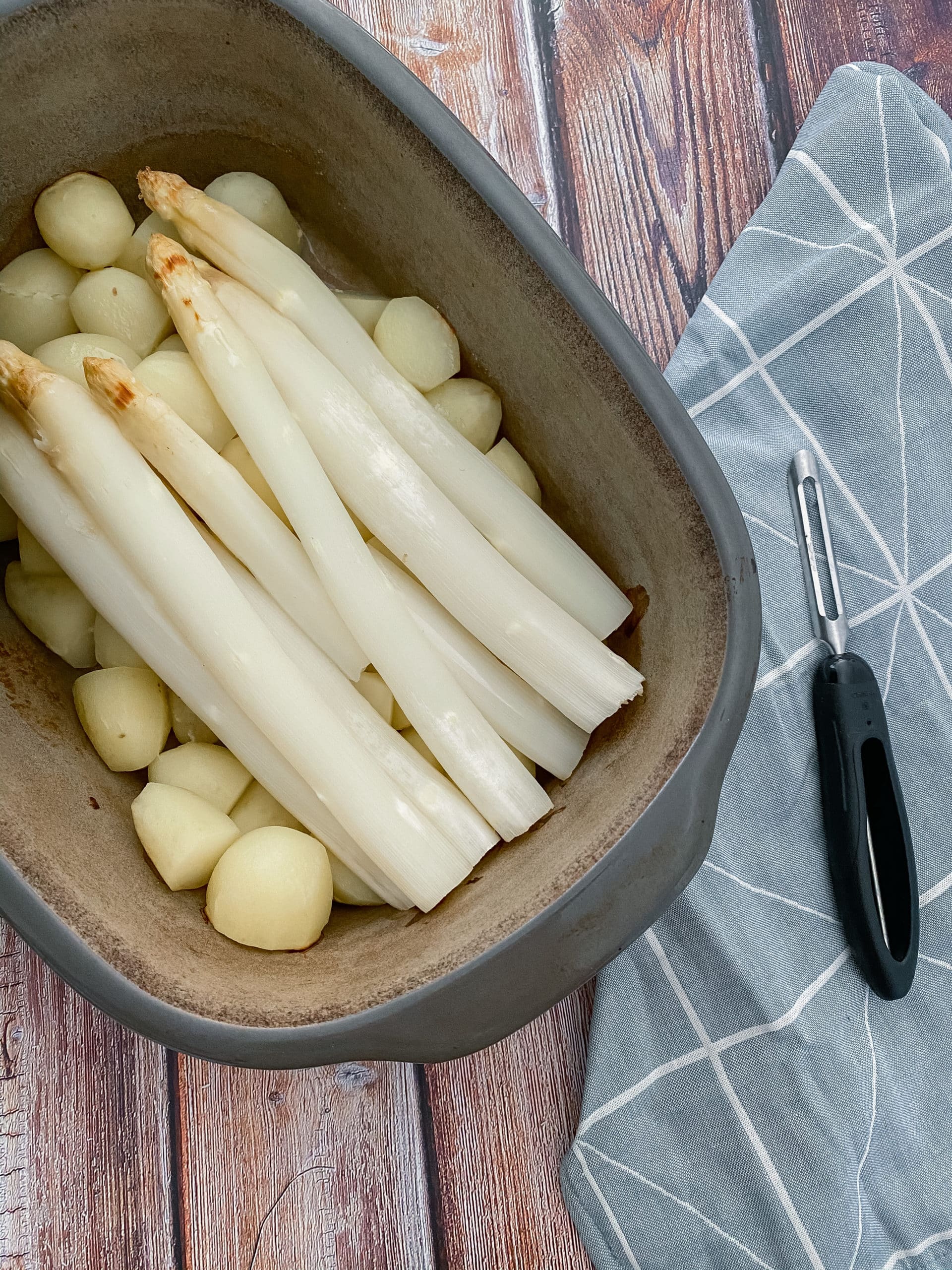 Spargel mit Kartoffeln aus dem Ofenmeister - ines-kocht.de