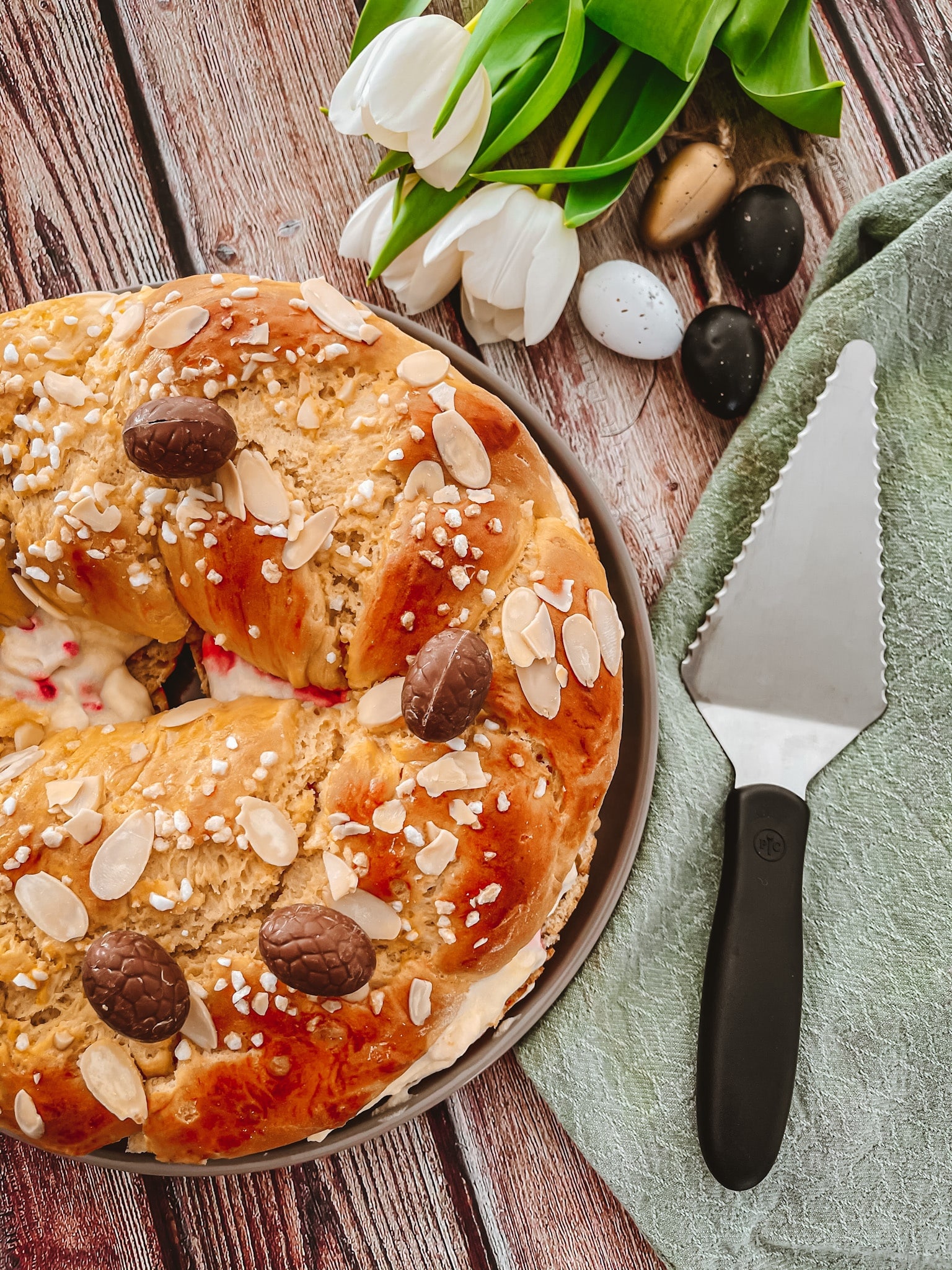 Osterkranz gefüllt mit Vanillepudding - ines-kocht.de