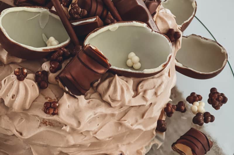 Überraschungsei-Torte