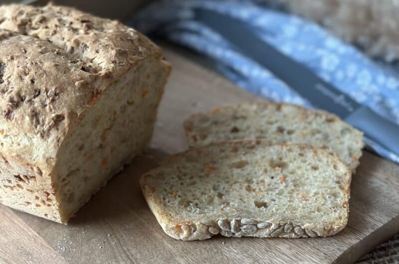 Möhrenbrot mit Sonnenblumenkernen